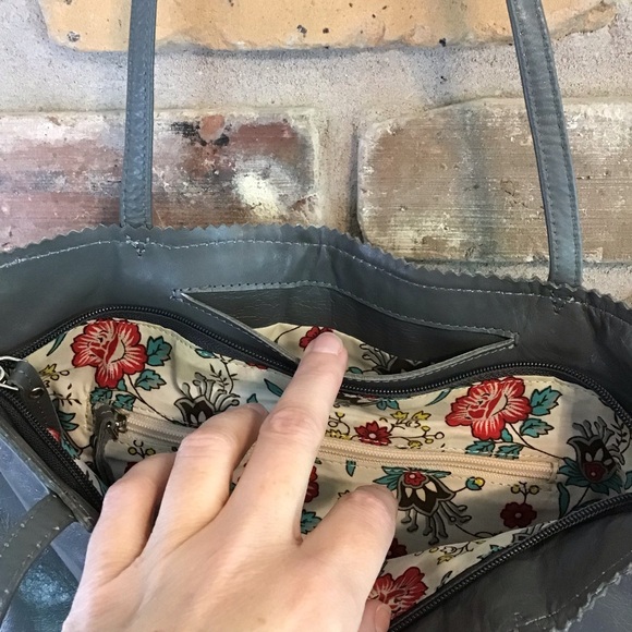 LATICO Women's Charcoal Gray Leather Everyday Lightweight Tote Bag - Picture 3 of 6